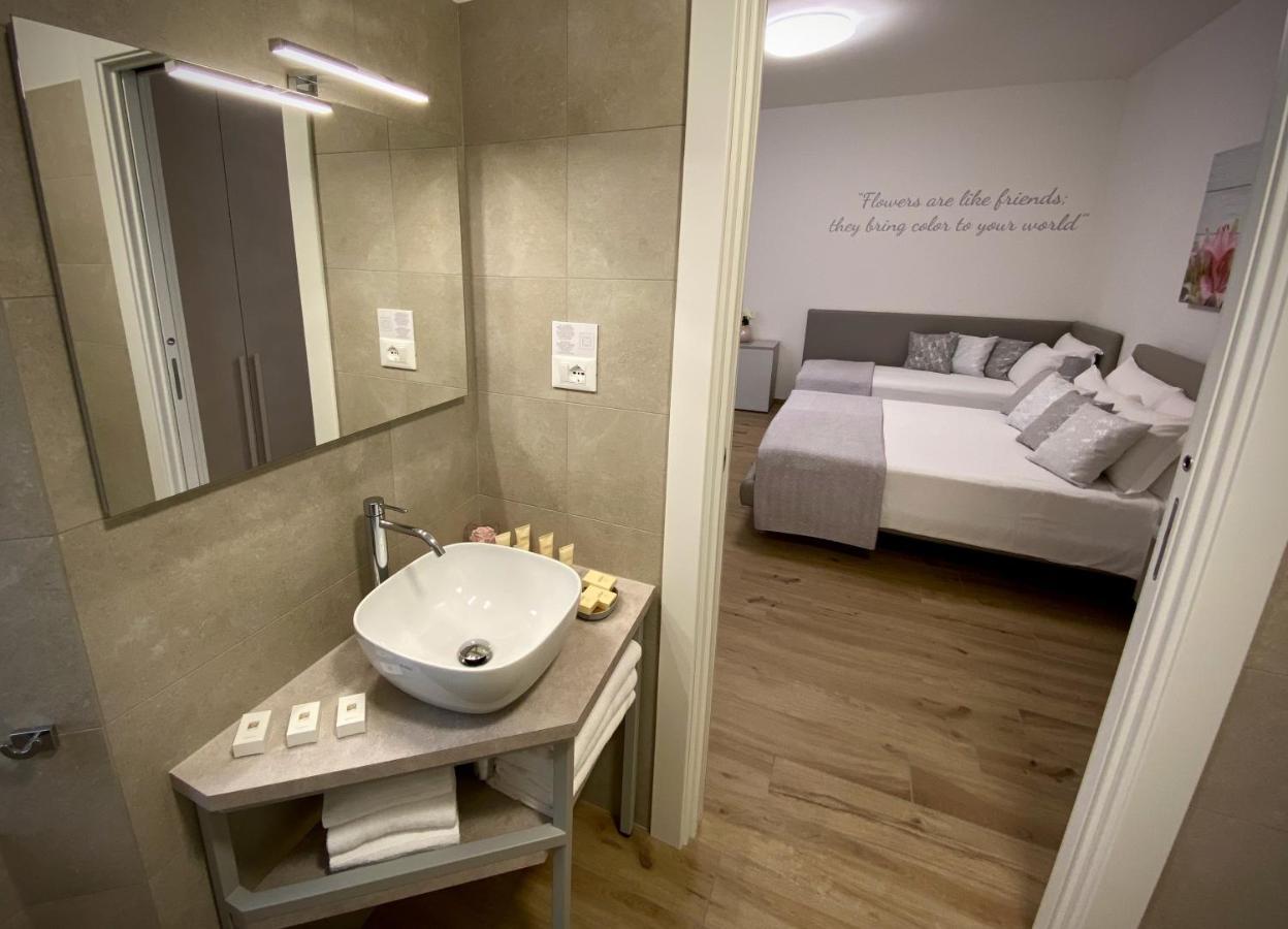 Five Flowers Guest House Trieste Exterior photo